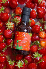 Aroma Olymp Bio Balsamico Creme mit Erdbeeren 200 ml Moodfoto Erdbeerbett.